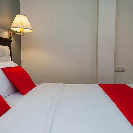 Super Oyo 90055 Mansion Inn Сибу Экстерьер фото