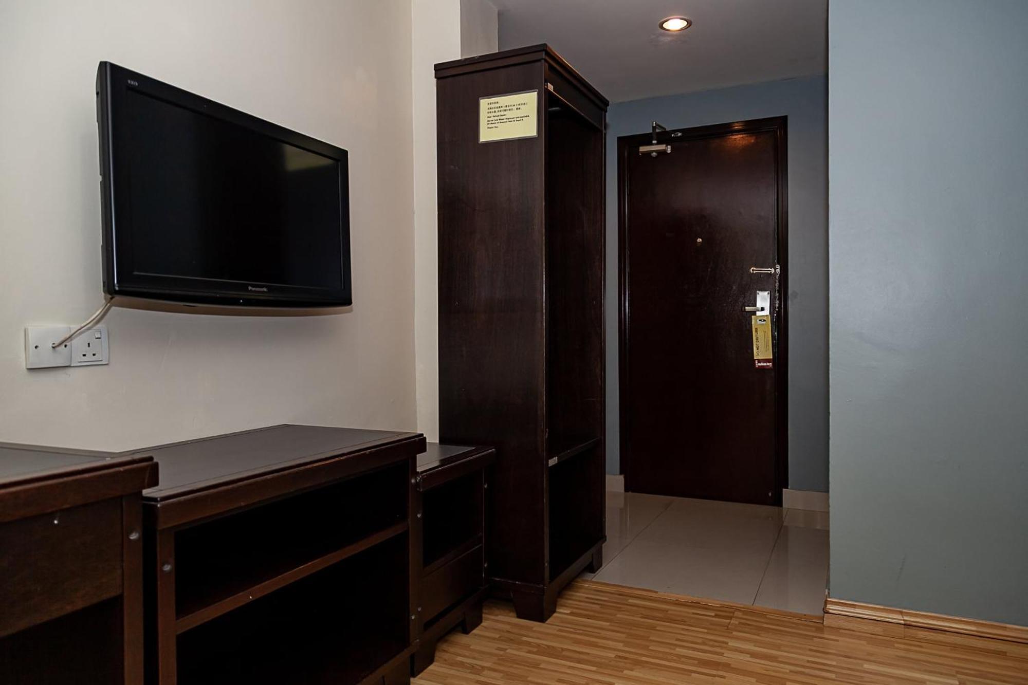 Super Oyo 90055 Mansion Inn Сибу Экстерьер фото