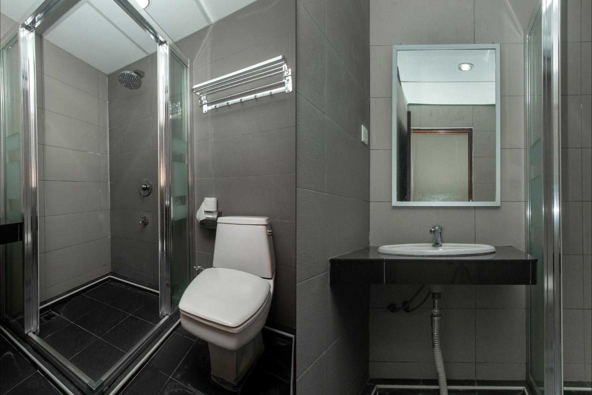 Super Oyo 90055 Mansion Inn Сибу Экстерьер фото