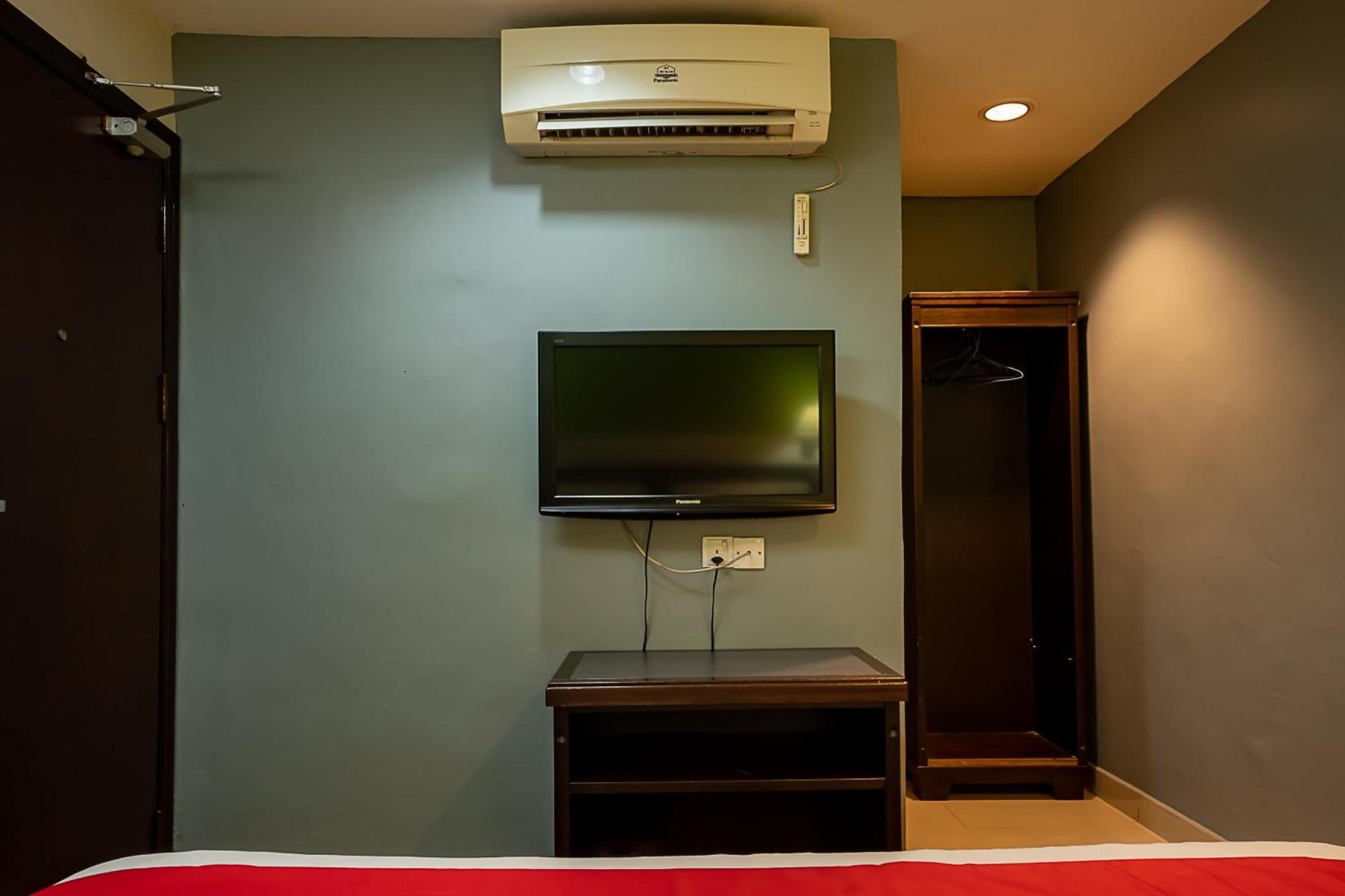 Super Oyo 90055 Mansion Inn Сибу Экстерьер фото
