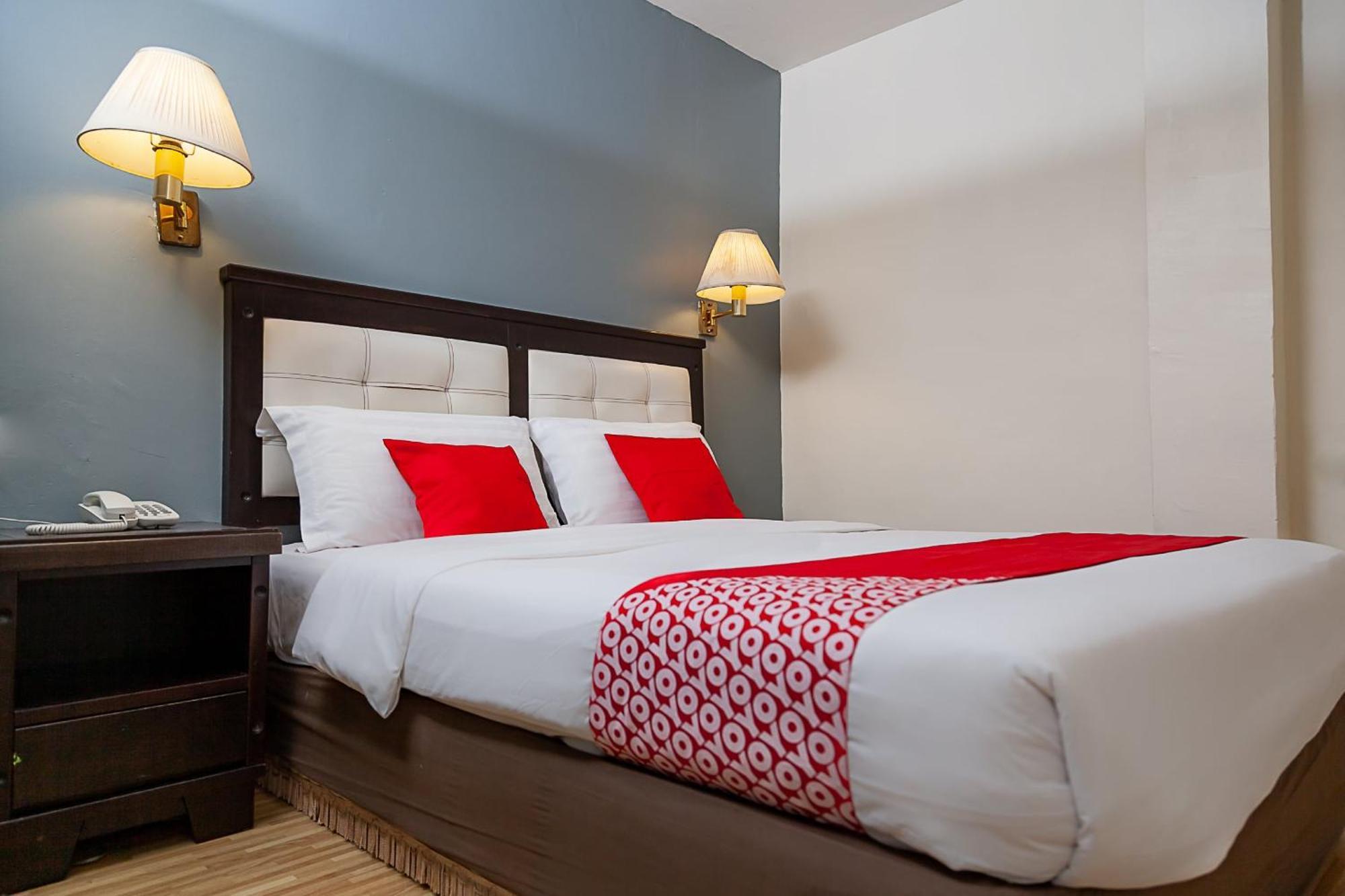 Super Oyo 90055 Mansion Inn Сибу Экстерьер фото
