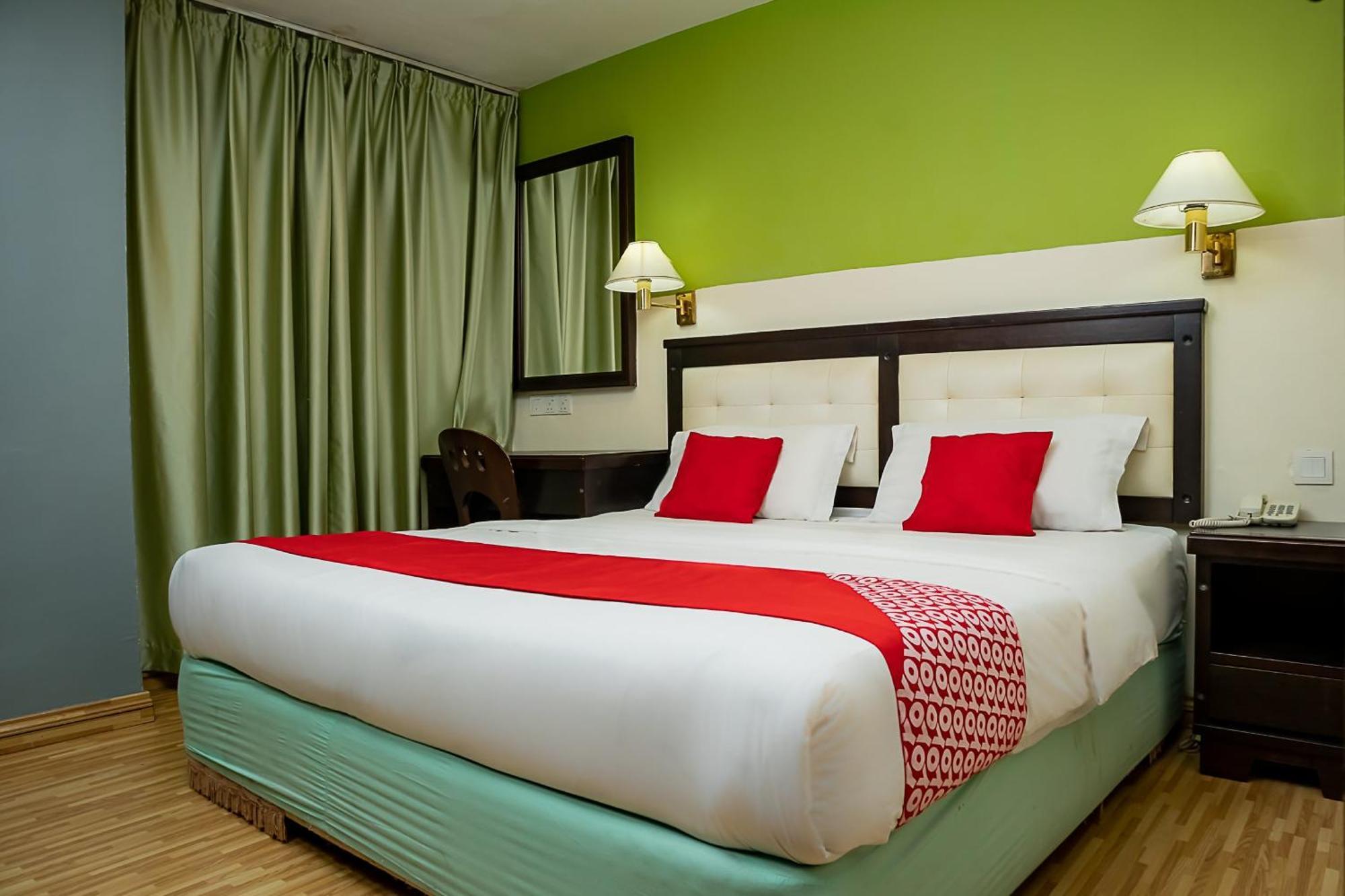 Super Oyo 90055 Mansion Inn Сибу Экстерьер фото