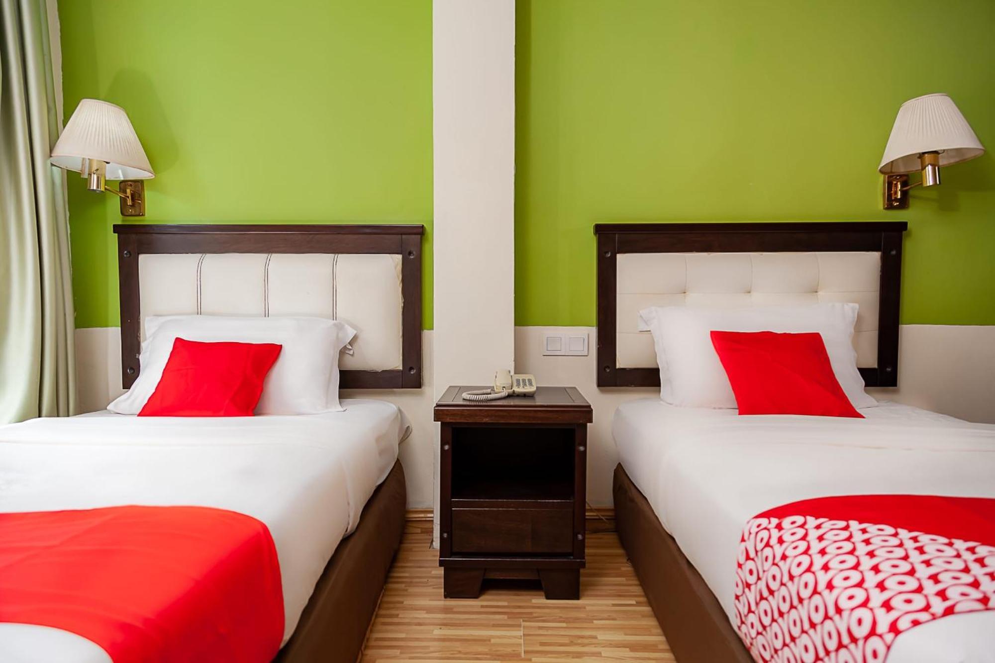 Super Oyo 90055 Mansion Inn Сибу Экстерьер фото