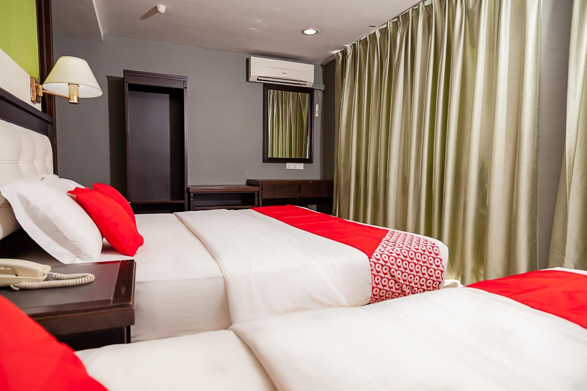 Super Oyo 90055 Mansion Inn Сибу Экстерьер фото