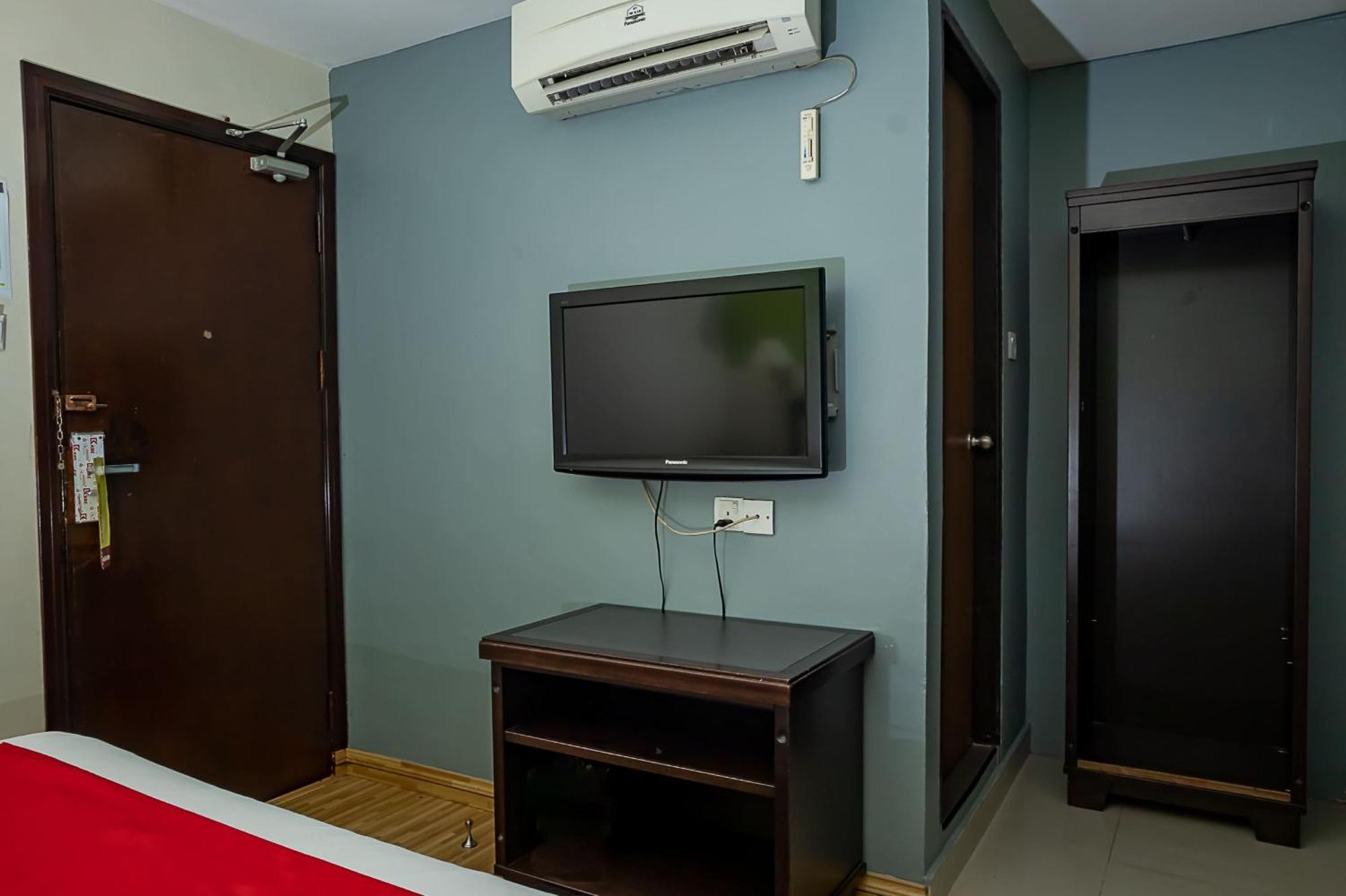 Super Oyo 90055 Mansion Inn Сибу Экстерьер фото
