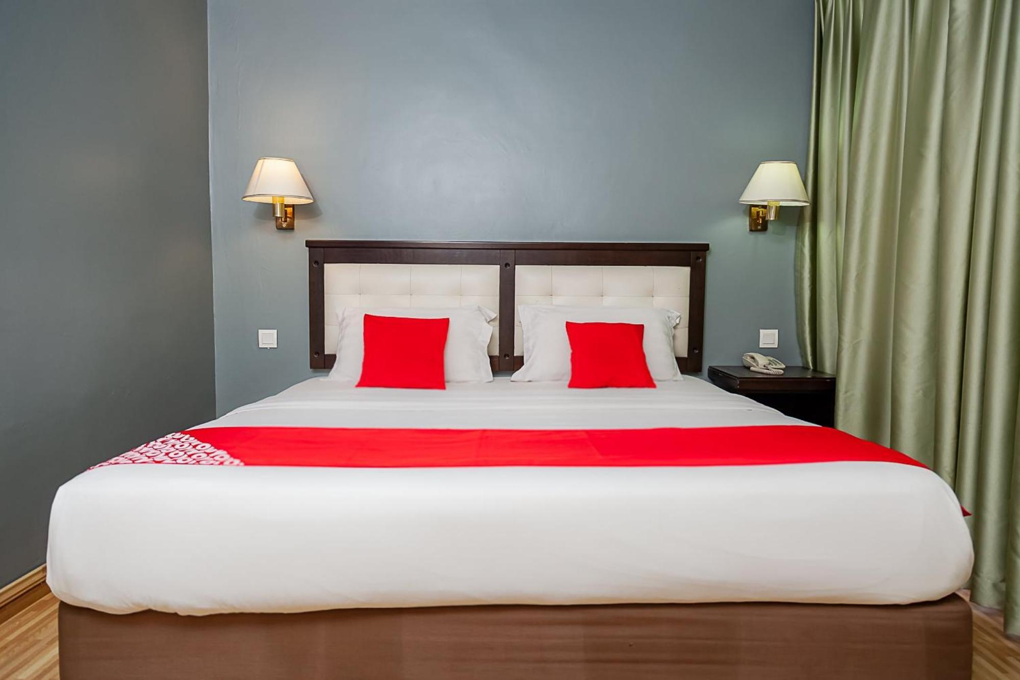 Super Oyo 90055 Mansion Inn Сибу Экстерьер фото