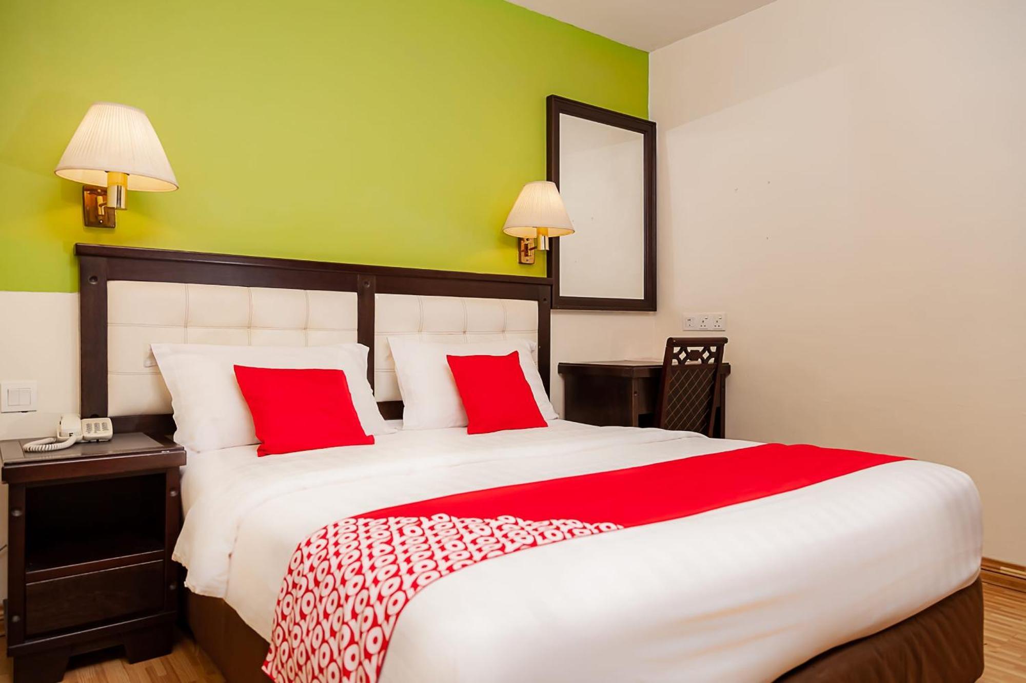 Super Oyo 90055 Mansion Inn Сибу Экстерьер фото