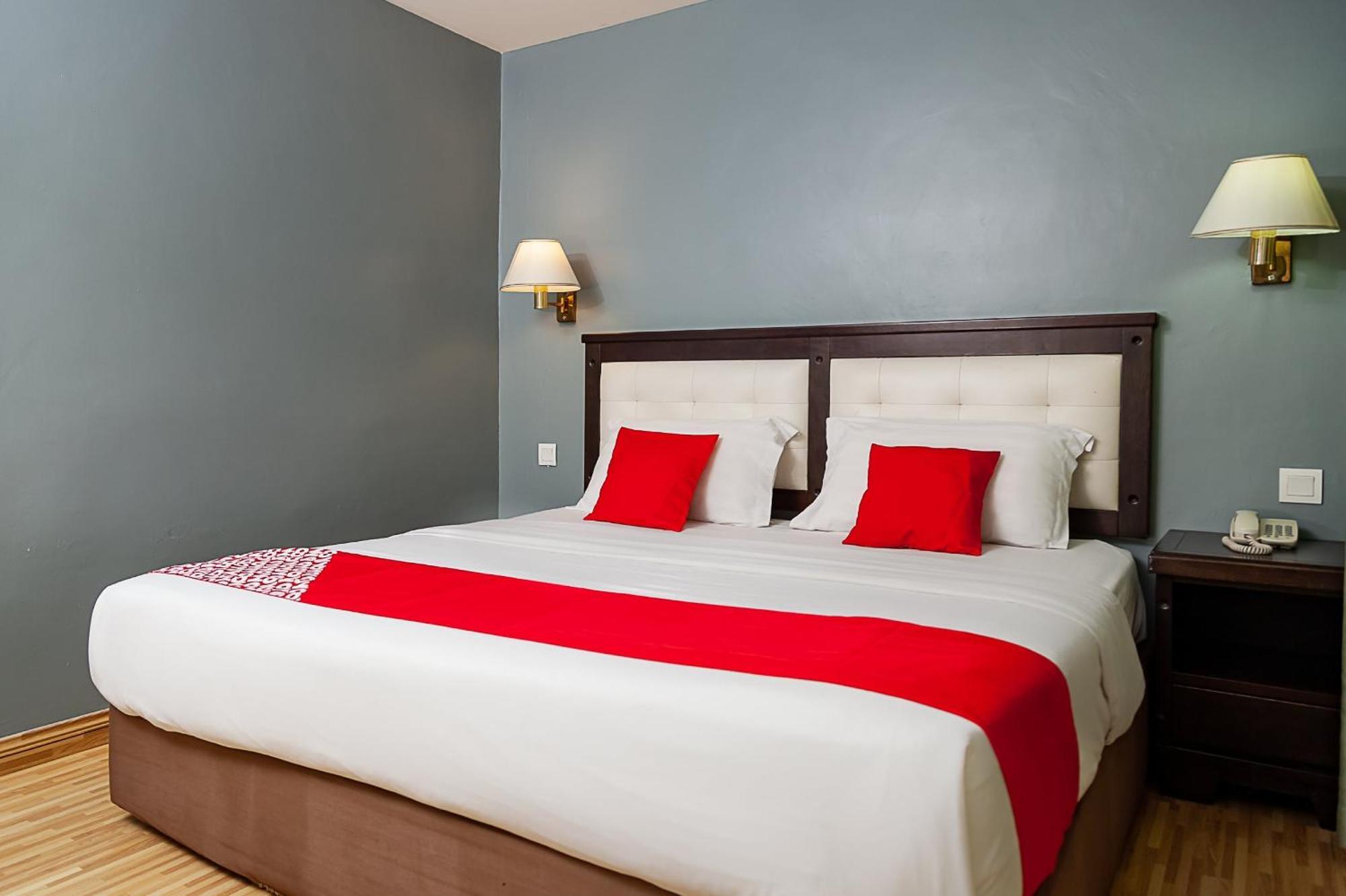Super Oyo 90055 Mansion Inn Сибу Экстерьер фото