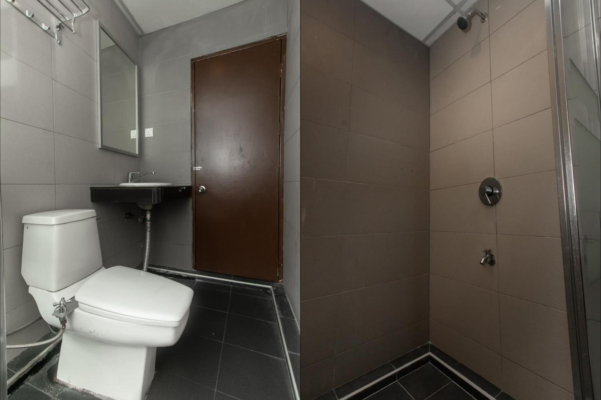 Super Oyo 90055 Mansion Inn Сибу Экстерьер фото