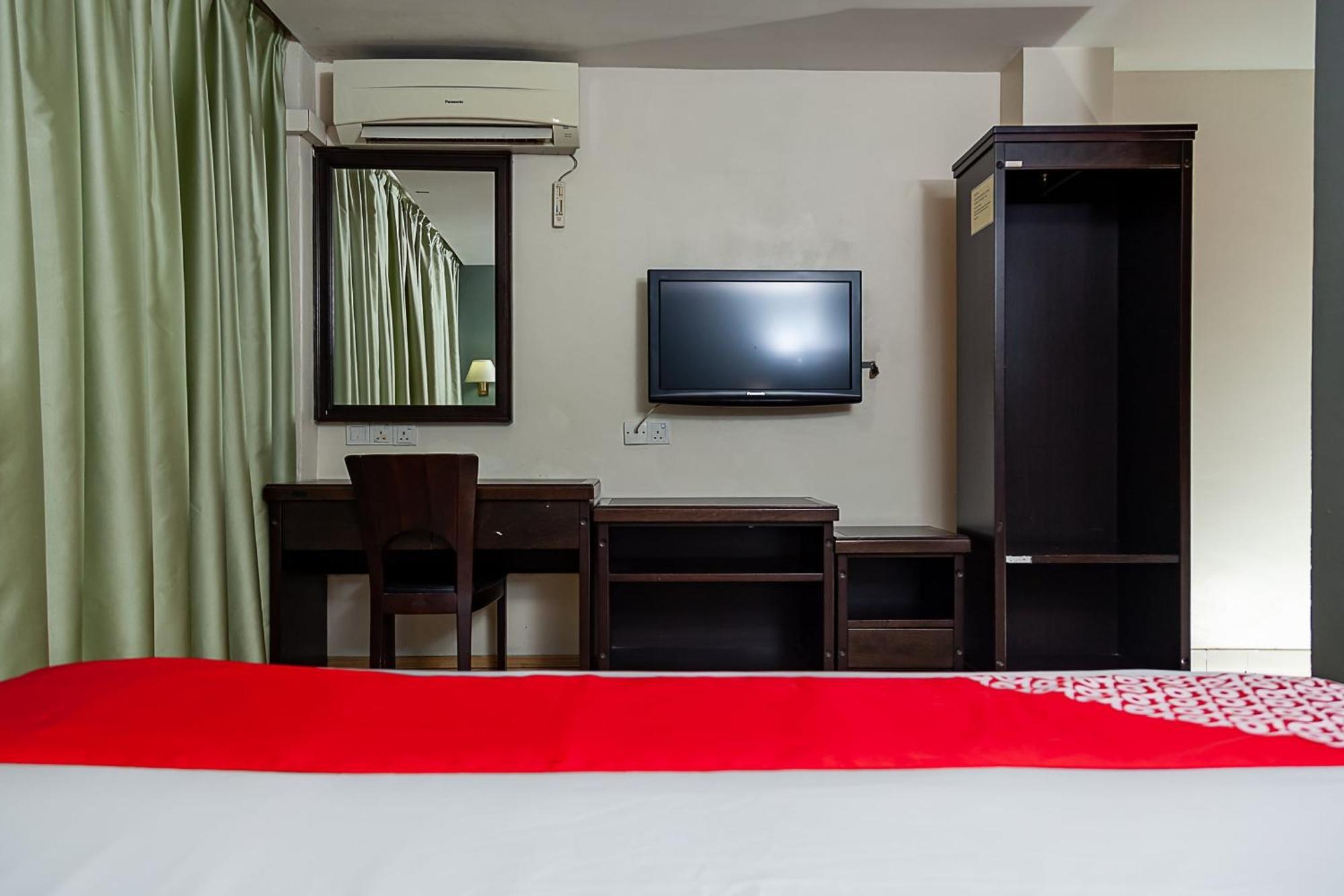 Super Oyo 90055 Mansion Inn Сибу Экстерьер фото