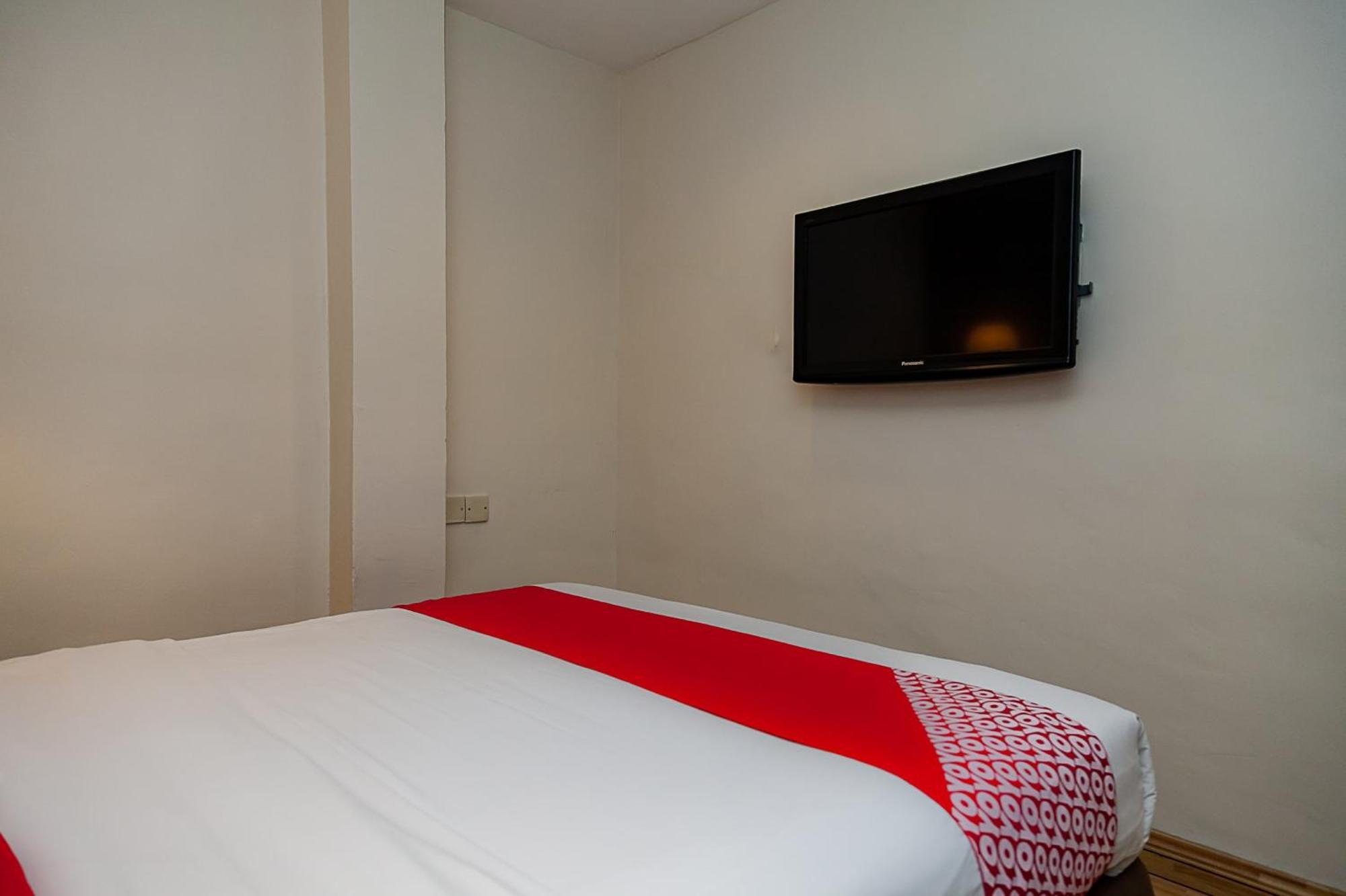 Super Oyo 90055 Mansion Inn Сибу Экстерьер фото