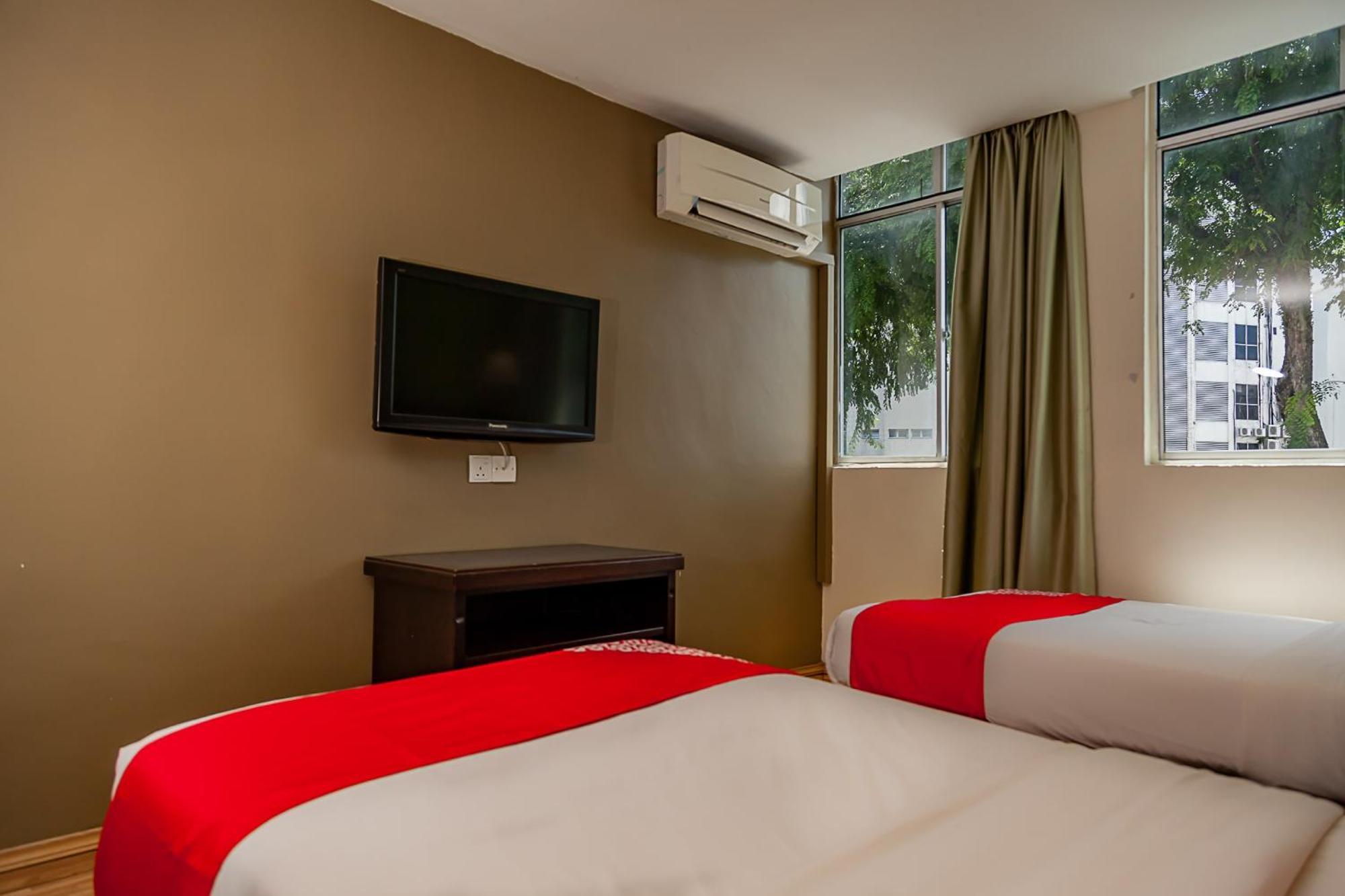 Super Oyo 90055 Mansion Inn Сибу Экстерьер фото