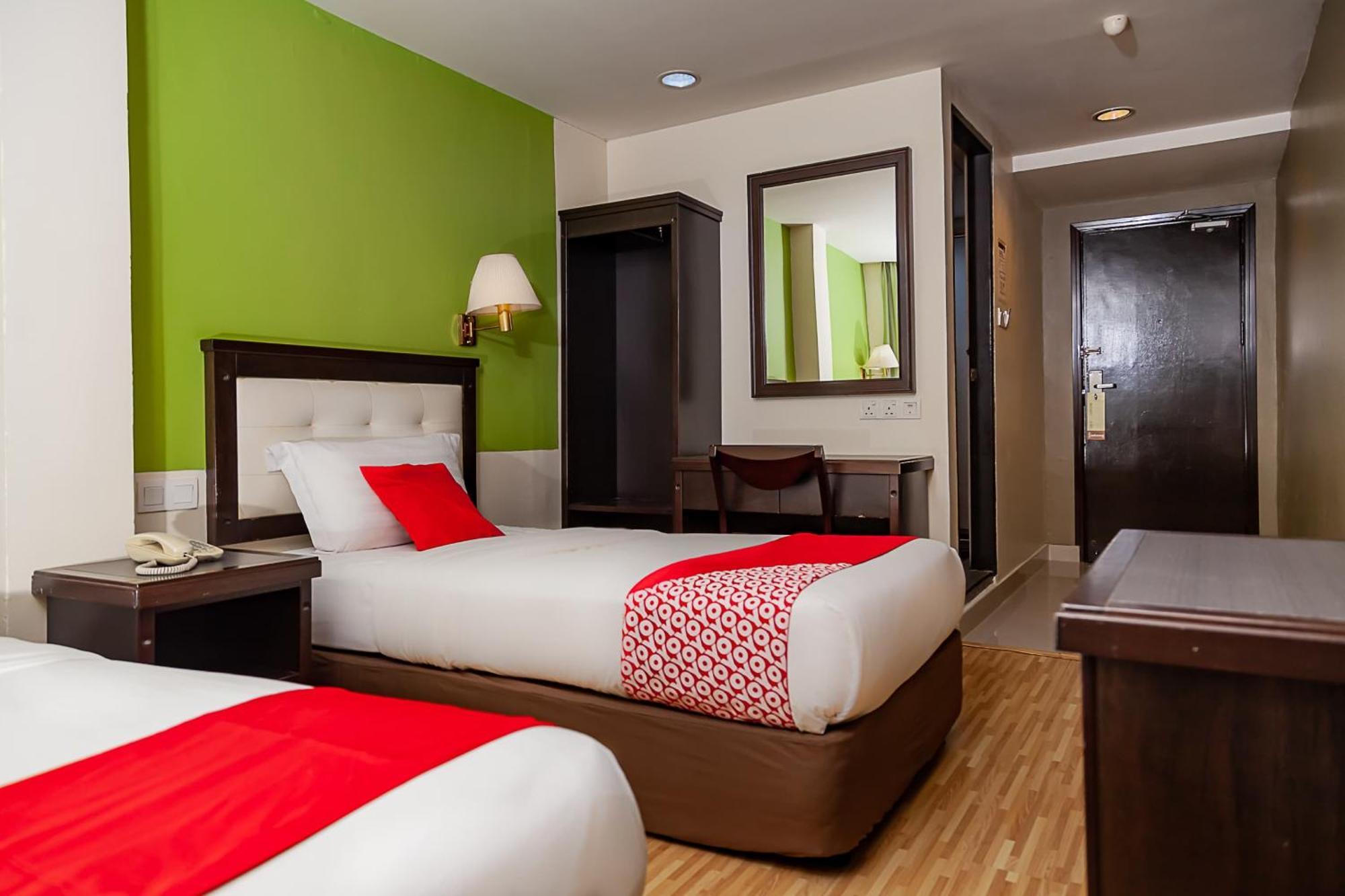 Super Oyo 90055 Mansion Inn Сибу Экстерьер фото