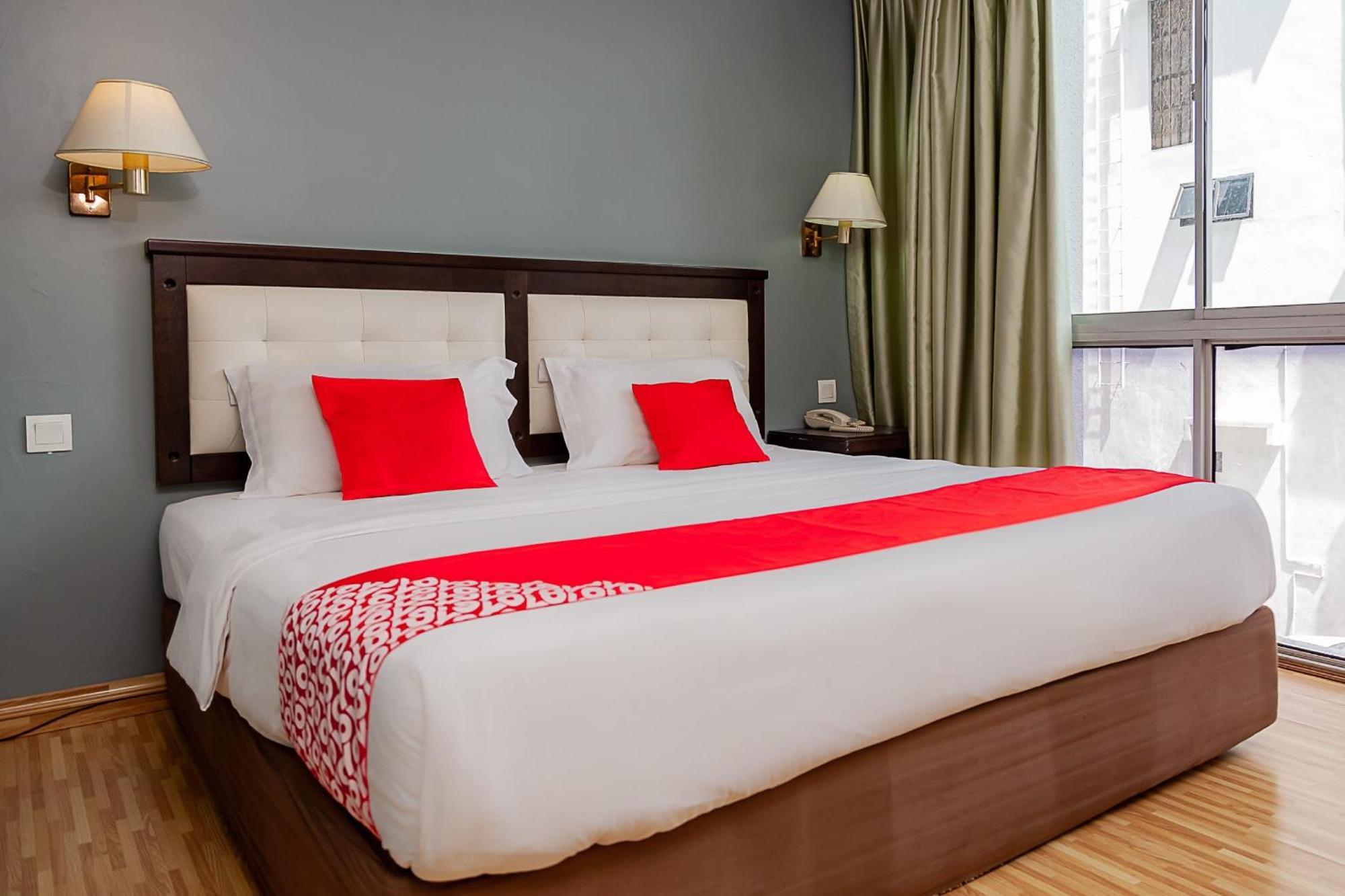 Super Oyo 90055 Mansion Inn Сибу Экстерьер фото