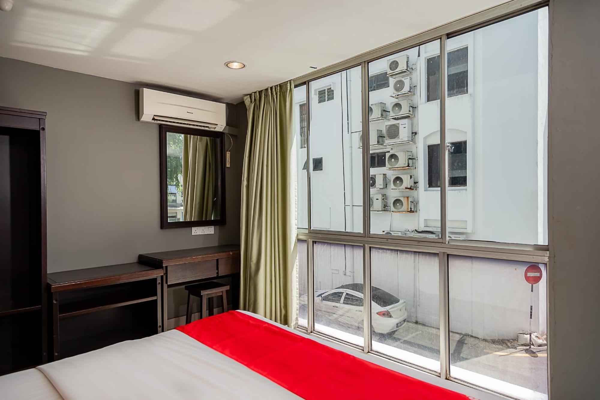 Super Oyo 90055 Mansion Inn Сибу Экстерьер фото