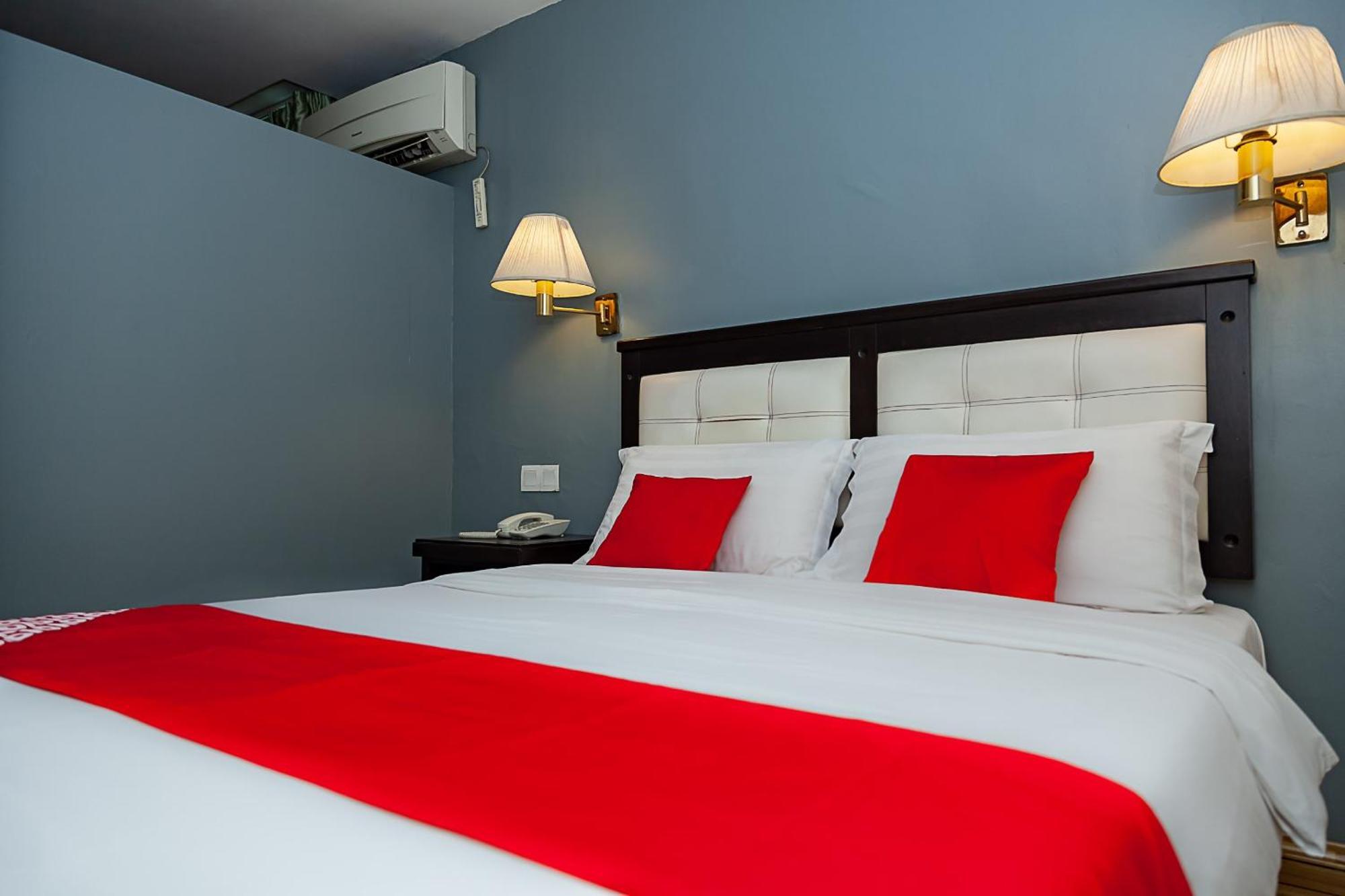 Super Oyo 90055 Mansion Inn Сибу Экстерьер фото