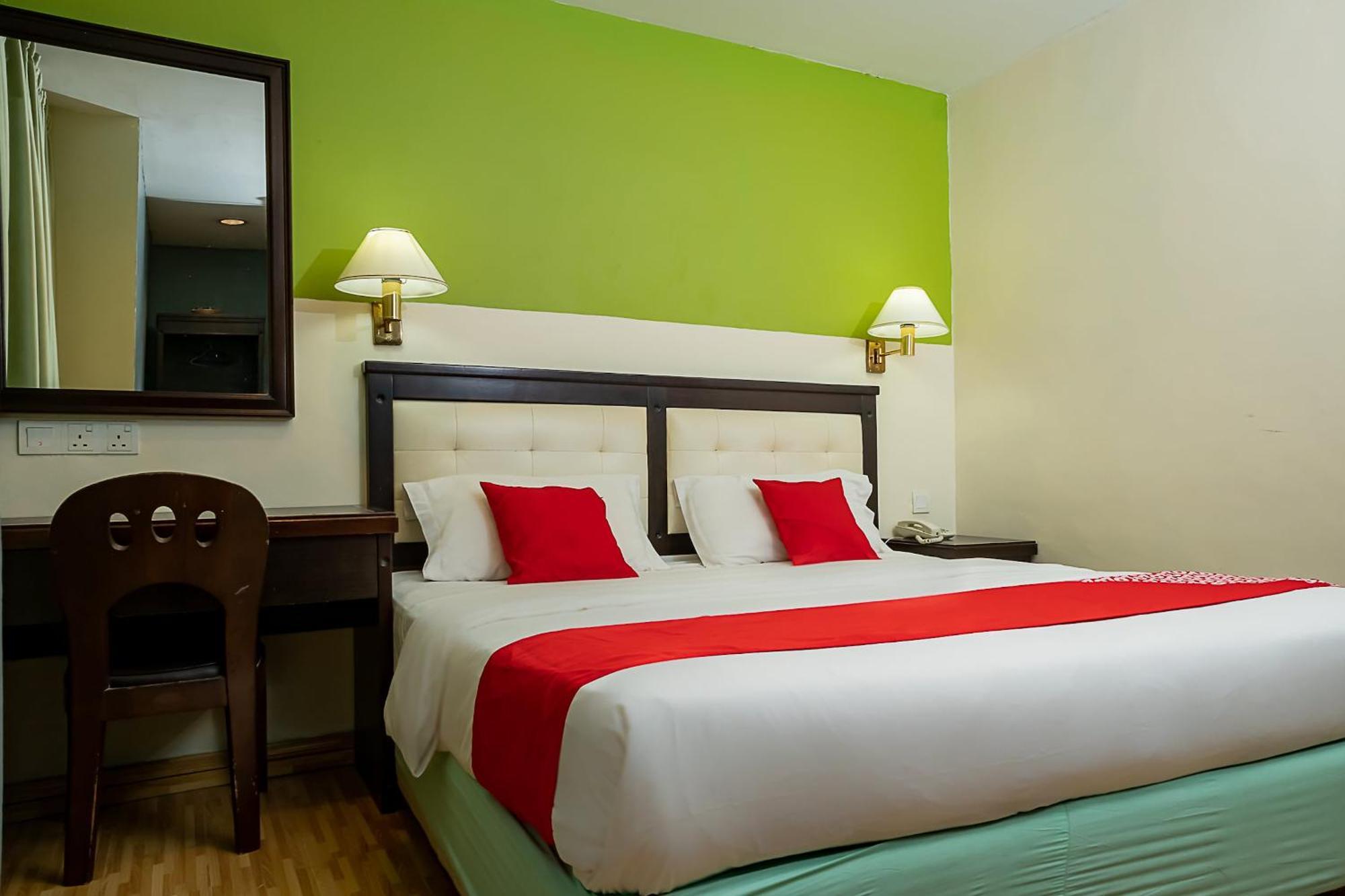 Super Oyo 90055 Mansion Inn Сибу Экстерьер фото