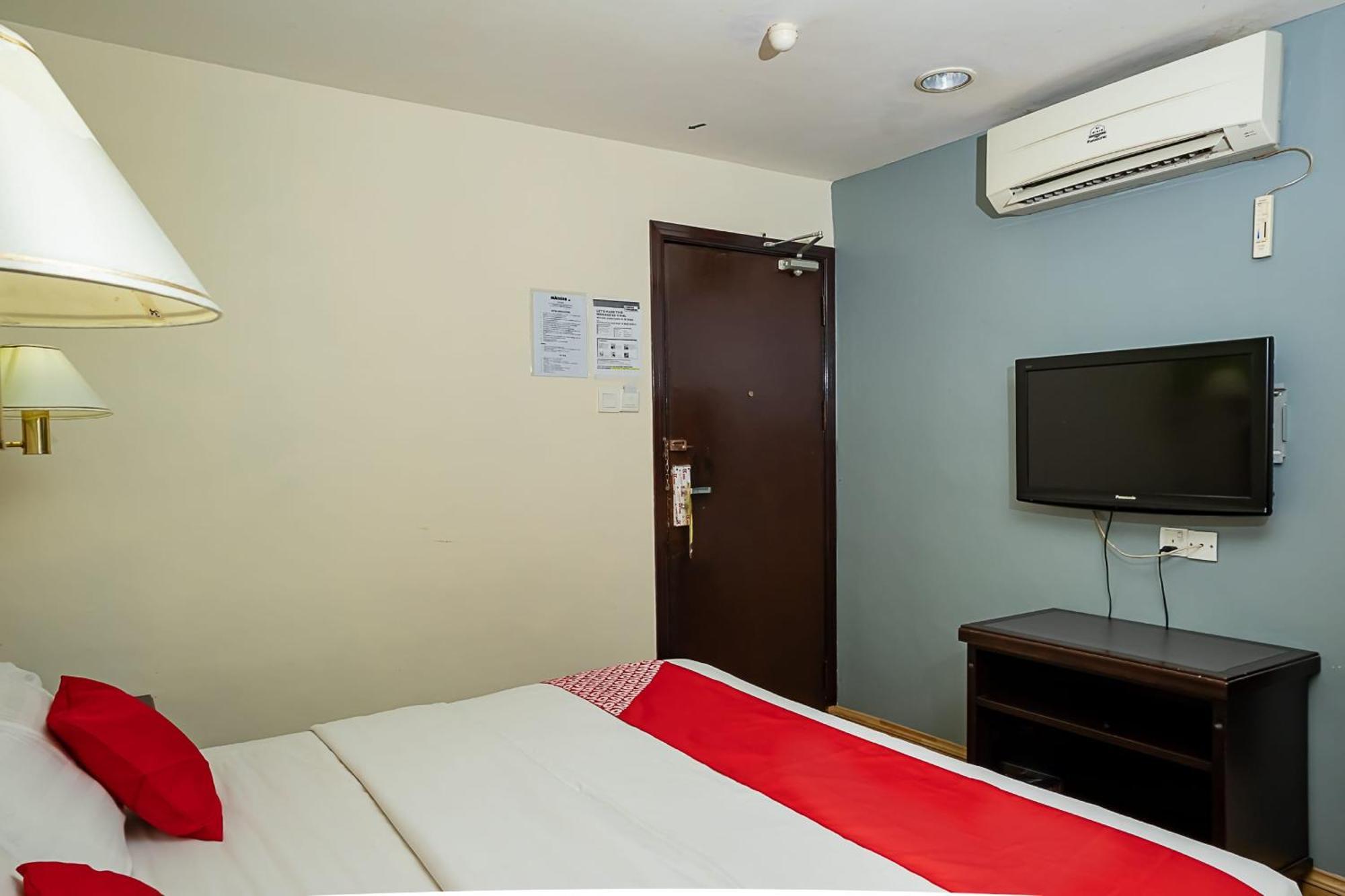 Super Oyo 90055 Mansion Inn Сибу Экстерьер фото