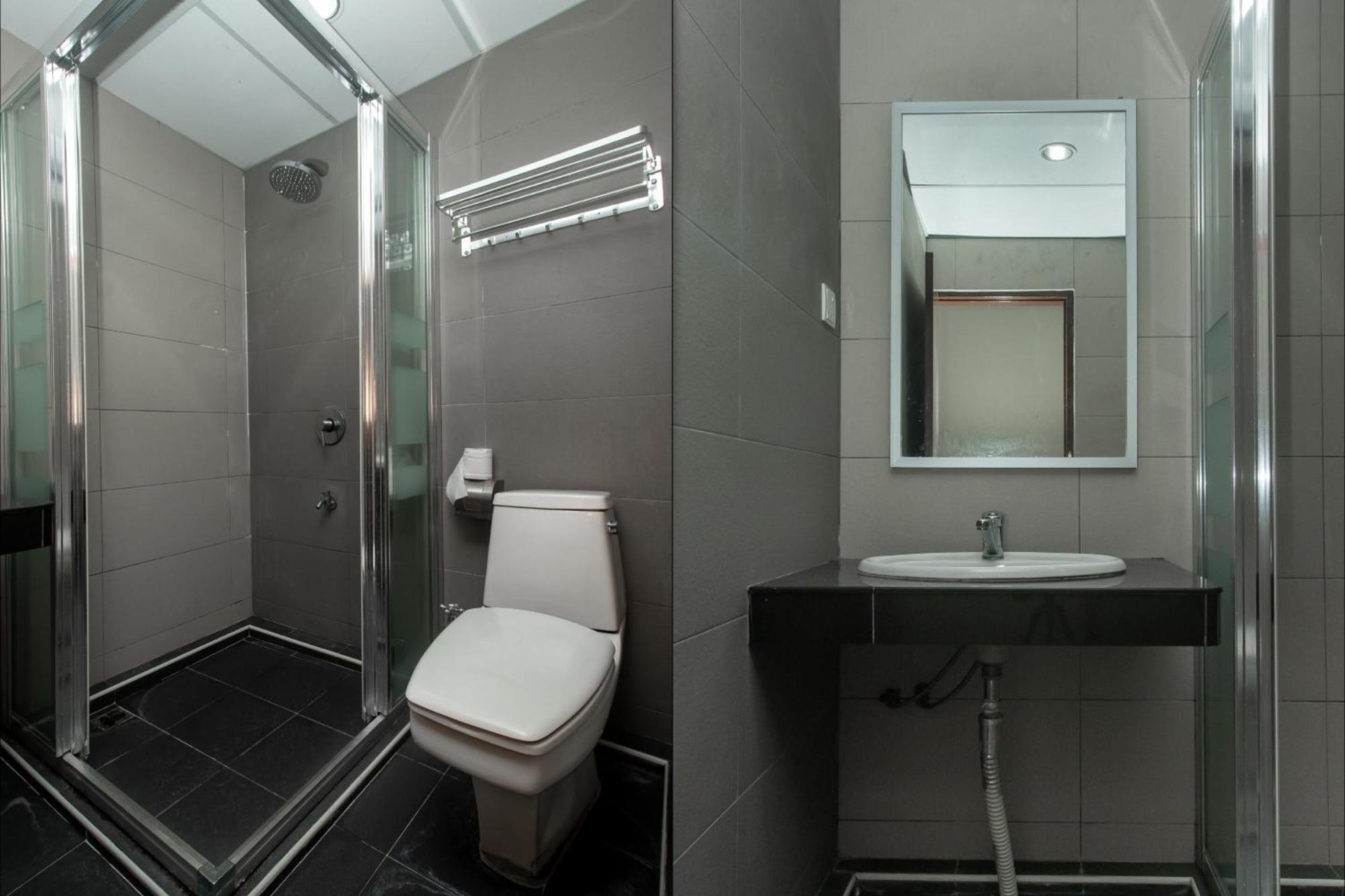 Super Oyo 90055 Mansion Inn Сибу Экстерьер фото
